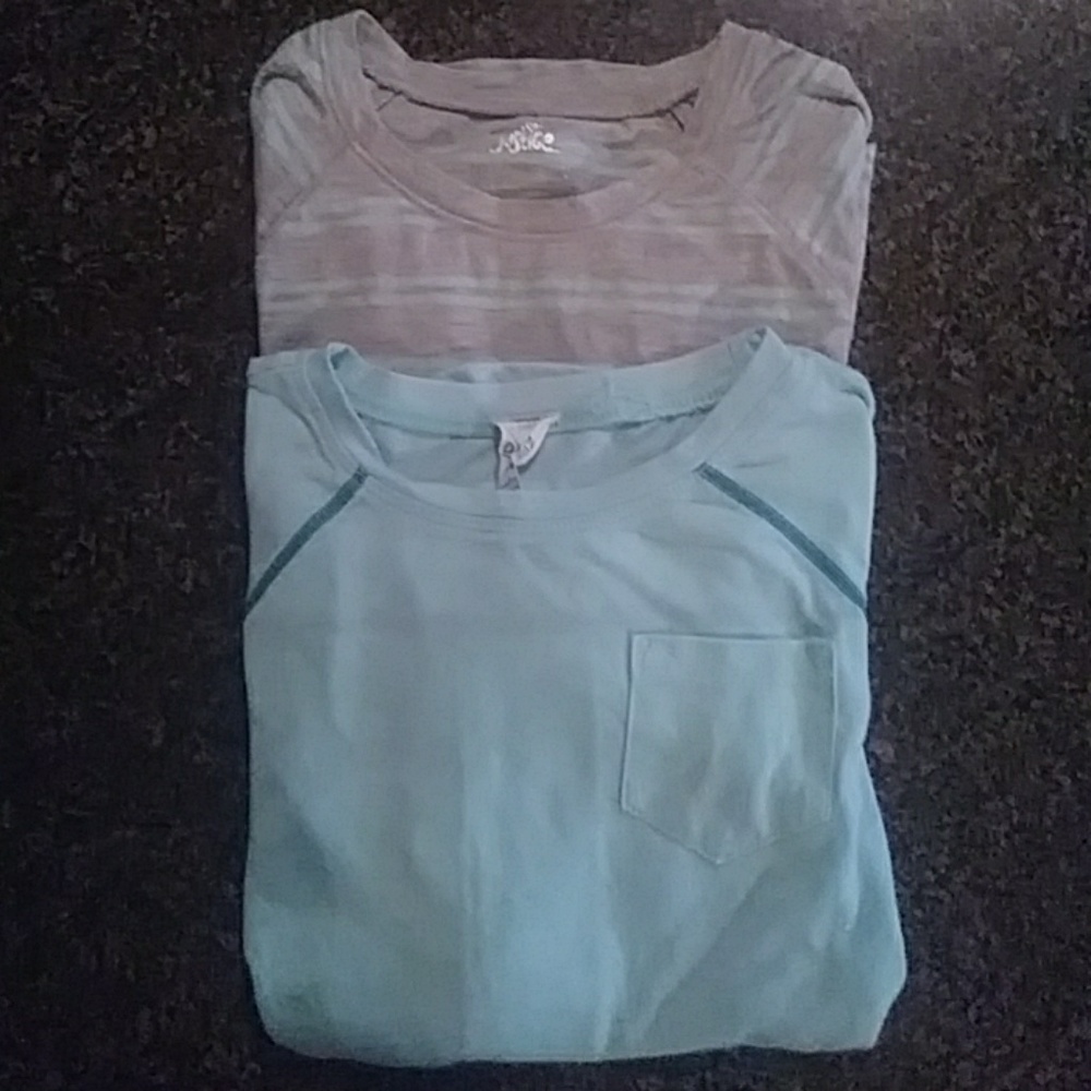 2 t-shirts/longsleve
